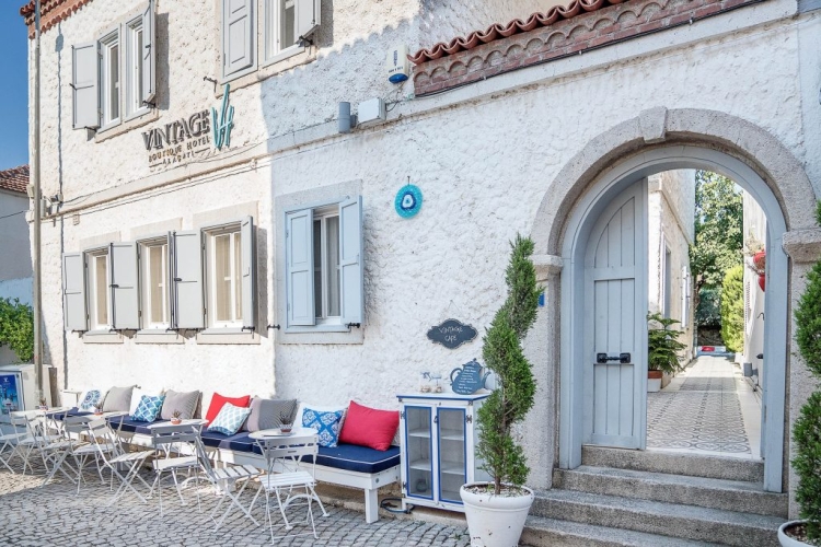 VINTAGE HOTEL