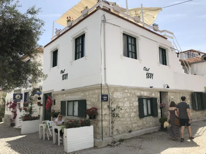 1881 HOTEL